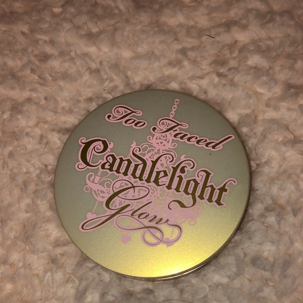 Too faced candlelight highlighter